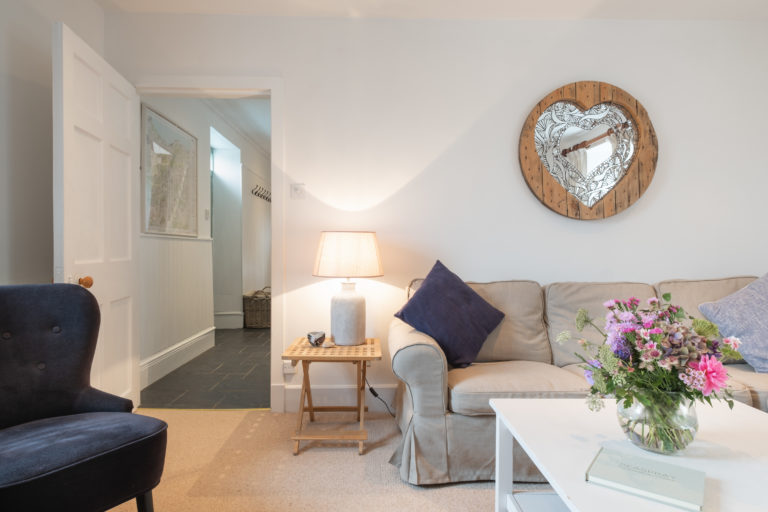 e. Living Room 2 into hallway 9612 768x512