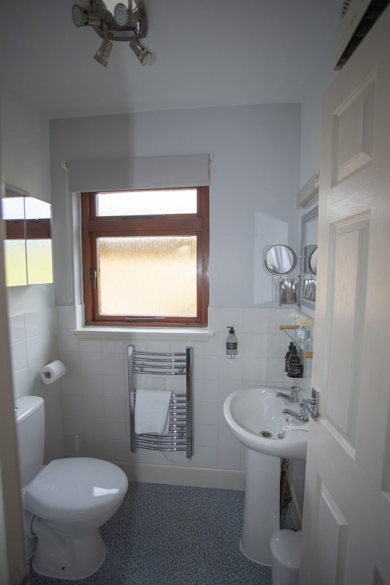 Room 4 Bathroom 1 768x1152