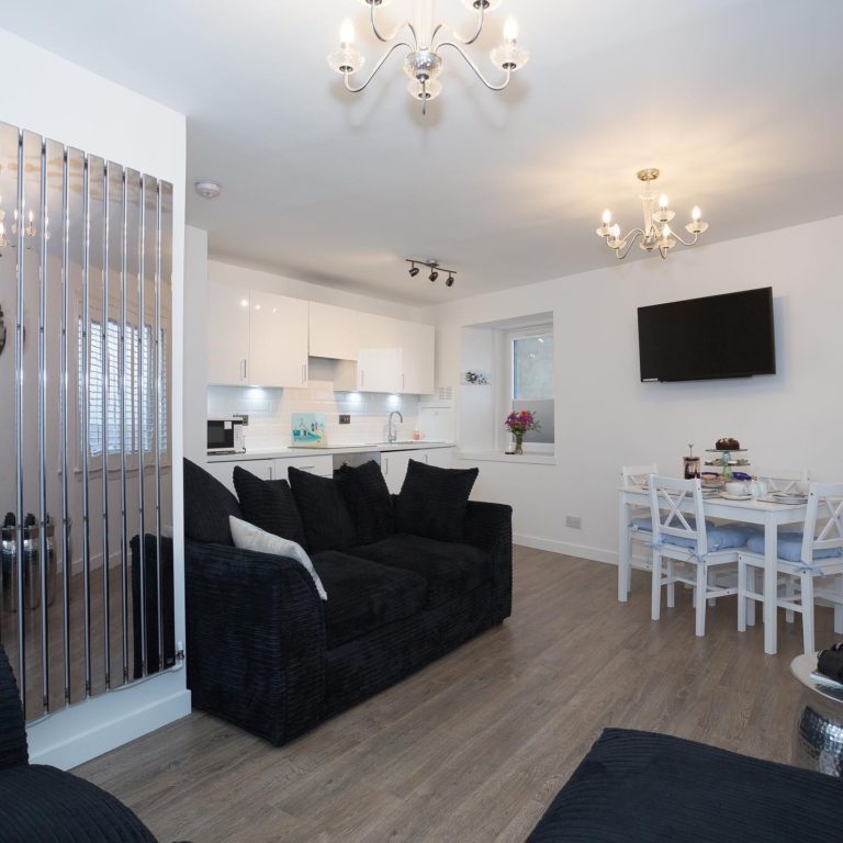 CCC8F9FB 1B61 4139 B05D E13EDAD07AB6 768x768