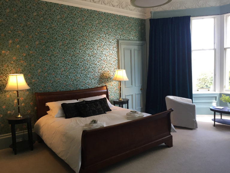Room E bed 768x576