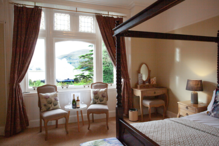 ravenswood larger 768x512