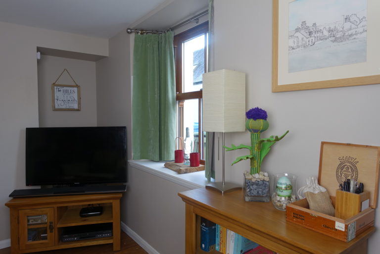 Living Room Green 3 768x513