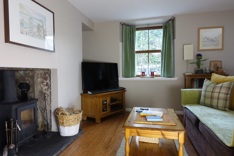 Living Room Green 6 768x513