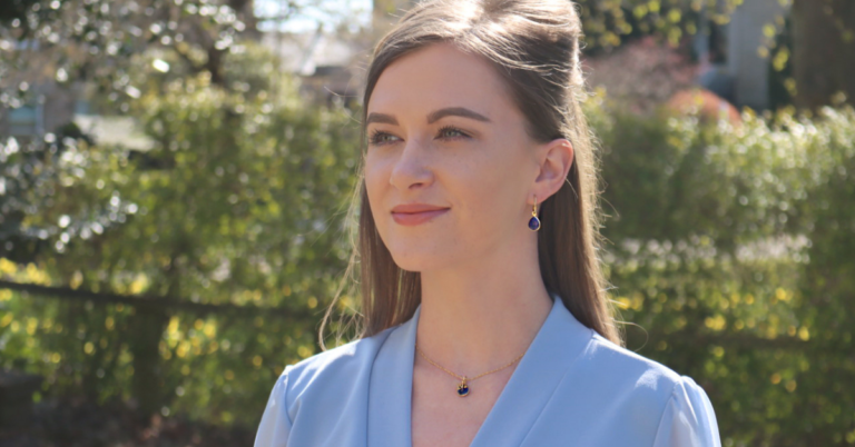 Display ad Lily Blanche birthstone sapphire september 768x402