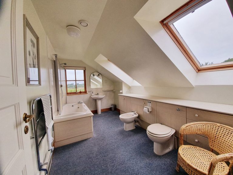 Bathroom upper KintalineHouse 768x576