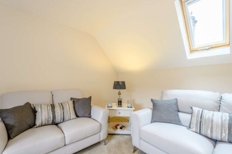 1B0C4003 60DB 4EDB 8D85 91835481C930 768x512