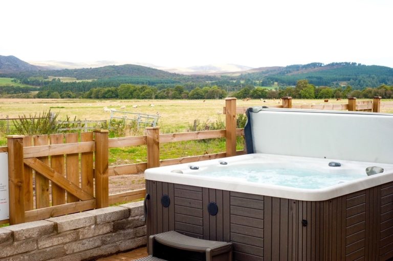 Hottub 768x511
